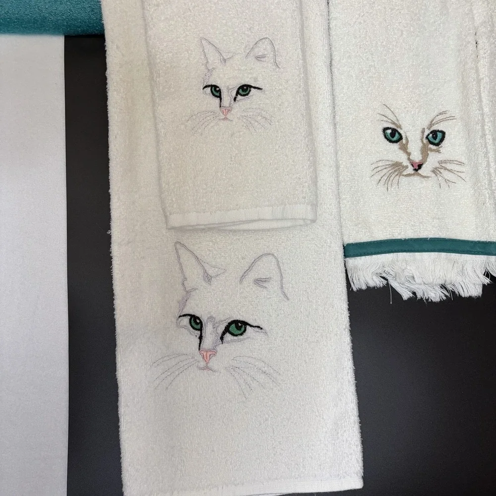 White Kitty Cat Towel/Hand Towel/R A Briggs‎ Set 4 pieces Bath Embroidered
